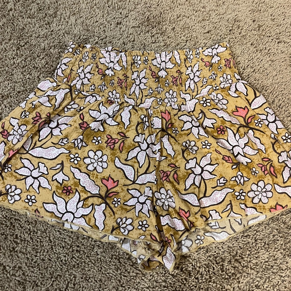 Aerie Floral Patterned Tan Women's Shorts